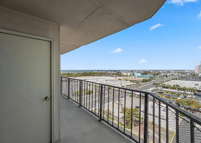 2 Bedroom Ocean View With Outdoor Pool! Ferienhaus