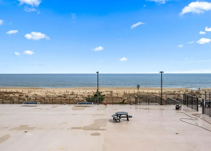 2 Bedroom Ocean View With Outdoor Pool!