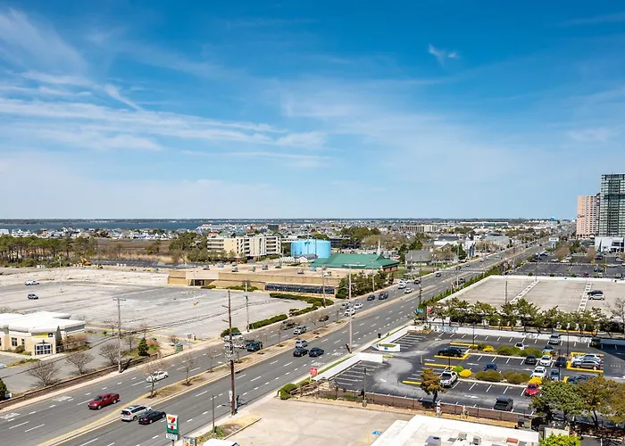 2 Bedroom Ocean View With Outdoor Pool! *