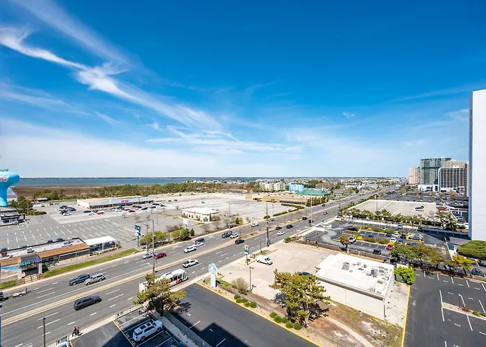 2 Bedroom Ocean View With Outdoor Pool! *