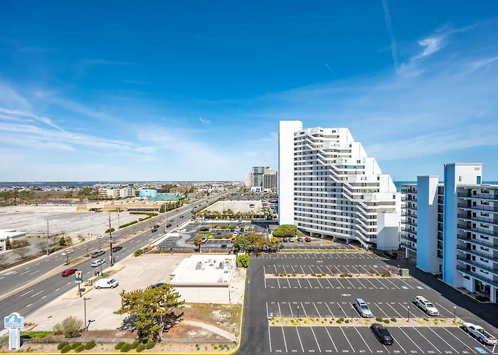 2 Bedroom Ocean View With Outdoor Pool!